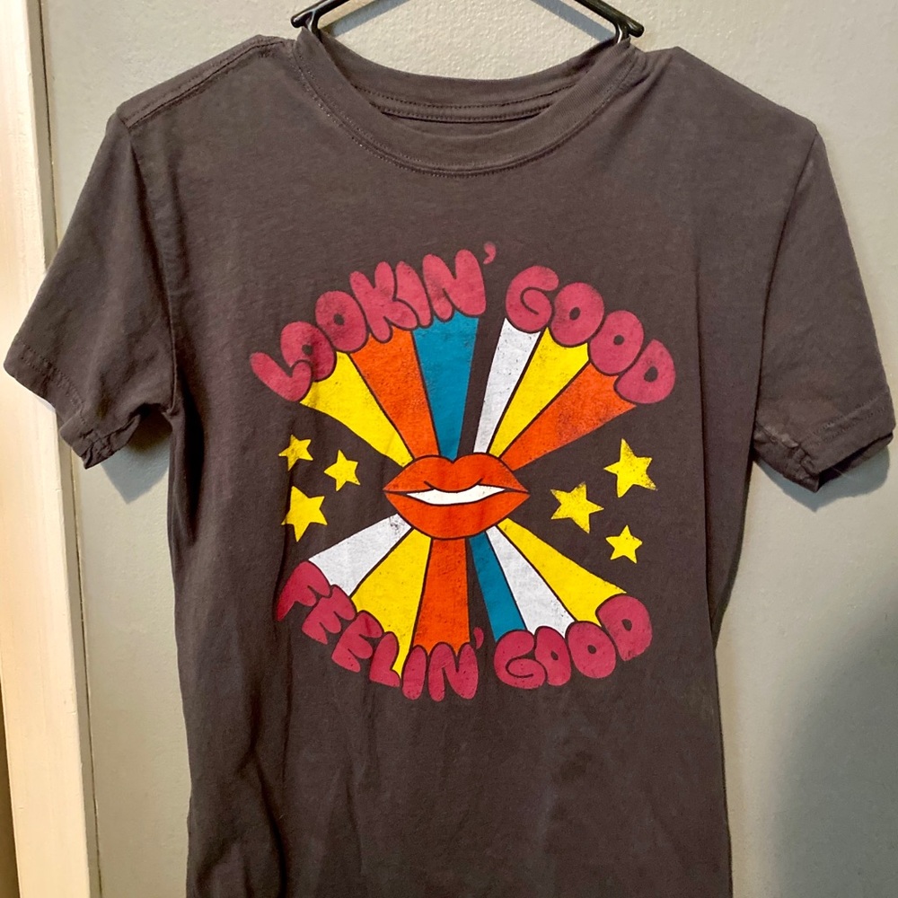 “Lookin’ Good Feelin’ Good” Graphic Tee